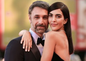 ''Raoul Bova ha avuto per 3 anni una relazione parallela'': Fabrizio Corona spara una bomba e sostiene che tra l'attore e Rocìo sia ormai finita