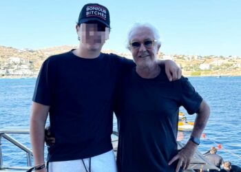 Il figlio di Flavio Briatore è alto quasi 2 metri: la foto in cui svetta anche sul padre, guarda