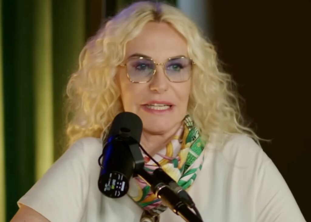 ''Mi punto la pistola alla tempia, ma tutte le mattine alle 6 e mezza vado in palestra'': Antonella Clerici stacanovista del fitness ''Mi punto la pistola alla tempia, ma tutte le mattine alle 6 e mezza vado in palestra'': Antonella Clerici stacanovista del fitness