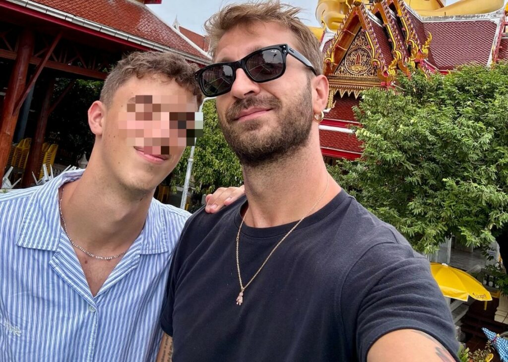 Stefano Corti e la vacanza annuale da solo col figlio Gabriele, avuto dall'ex: ''Abbiamo una storia particolare, magari un giorno racconterò i dettagli'' Stefano Corti e la vacanza annuale da solo col figlio Gabriele, avuto dall'ex: ''Abbiamo una storia particolare, magari un giorno racconterò i dettagli''