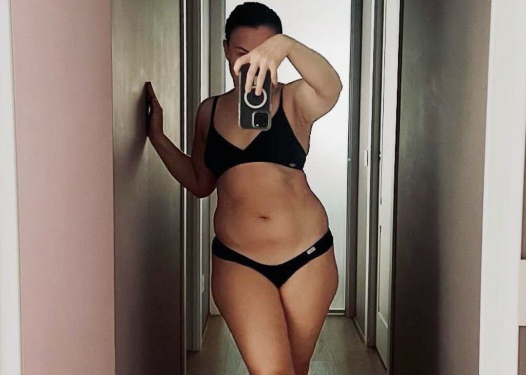 ''Vi vedo che allargate sui fianchi'': la comica Valeria Graci posta foto senza filtri in lingerie, ama il suo corpo così com’è ''Vi vedo che allargate sui fianchi'': la comica Valeria Graci posta foto senza filtri in lingerie, ama il suo corpo così com’è