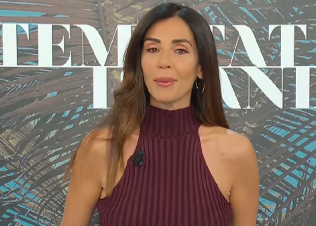 ''Temptation Island è vero, ci andrei anch'io col mio fidanzato'': Raffaella Mennoia, braccio destro di Maria De Filippi, parla dello show estivo ''Temptation Island è vero, ci andrei anch'io col mio fidanzato'': Raffaella Mennoia, braccio destro di Maria De Filippi, parla dello show estivo