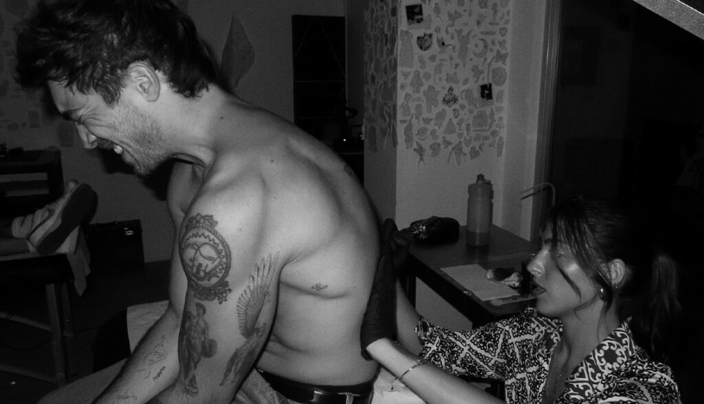 Antonino Spinalbese, ex di Belen Rodriguez, si è fatto un nuovo enorme tatuaggio sulla schiena: ecco quale disegno ha scelto