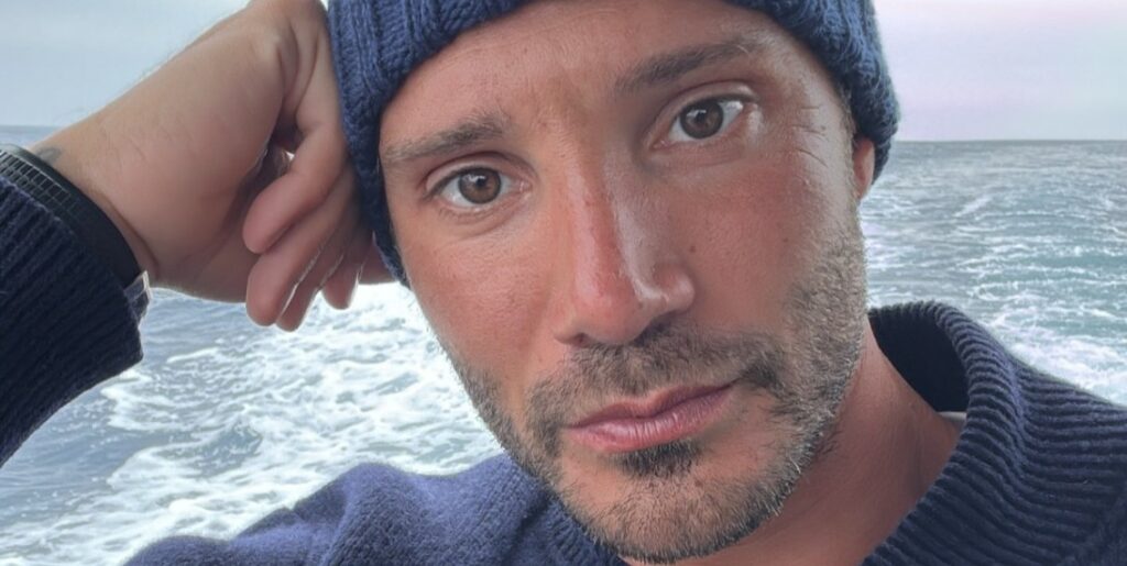 Stefano De Martino avvertito del video intimo da un follower che lo ha riconosciuto dai tatuaggi: i dettagli