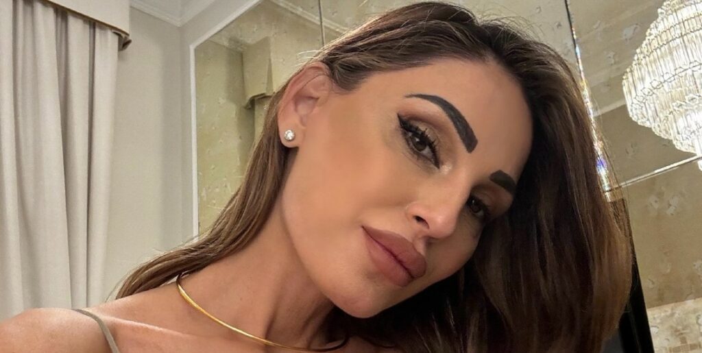 ''Ero fredda e algida'': Anna Tatangelo incinta parla per la prima volta del nuovo compagno Giacomo e del tour col pancione ''Ero fredda e algida'': Anna Tatangelo incinta parla per la prima volta del nuovo compagno Giacomo e del tour col pancione