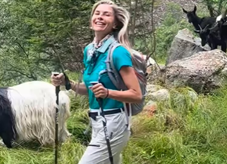 Martina Colombari ufficialmente nel cast di ''Ballando'' 2025: il particolare annuncio in mezzo alle capre