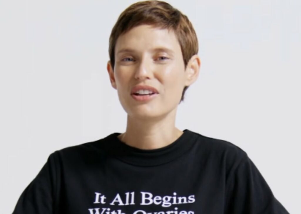 ''Ho sempre odiato avere il ciclo ogni mese, ora non sapete cosa darei per riaverlo'': Bianca Balti e il tumore ovarico, spiega perché aveva paura di fare l’ovariectomia ''Ho sempre odiato avere il ciclo ogni mese, ora non sapete cosa darei per riaverlo'': Bianca Balti e il tumore ovarico, spiega perché aveva paura di fare l’ovariectomia