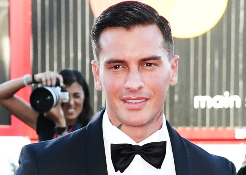 ''Basciano non si presenta in commissariato per mettere braccialetto elettronico, scattano i domiciliari'': si aggrava posizione dell'gieffino accusato di stalking