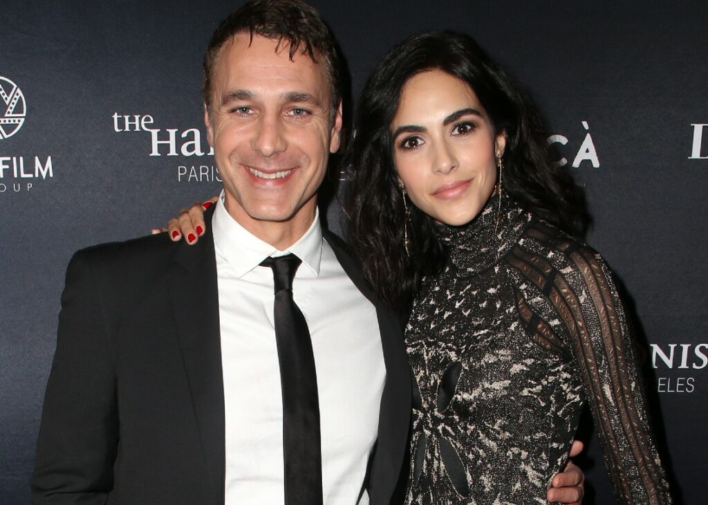 ''Rocìo ha scoperto la relazione clandestina di Raoul dal web con rabbia e sdegno, non si rivolgono più parola'': il racconto del Corsera su Morales e Bova, ipotesi su affido e mantenimento ''Rocìo ha scoperto la relazione clandestina di Raoul dal web con rabbia e sdegno, non si rivolgono più parola'': il racconto del Corsera su Morales e Bova, ipotesi su affido e mantenimento