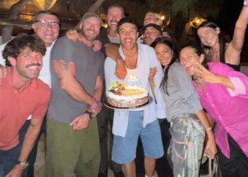 Andrea Iannone festeggia 36 anni in Salento con la compagna Elodie e gli amici: le foto