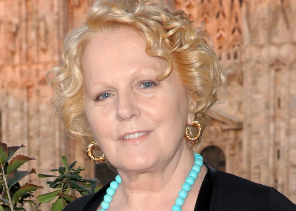 ''Questo le fa capire tutto'': Katia Ricciarelli parla dei due appartamenti che Baudo avrebbe intestato alla sua assistente Dina ''Questo le fa capire tutto'': Katia Ricciarelli parla dei due appartamenti che Baudo avrebbe intestato alla sua assistente Dina