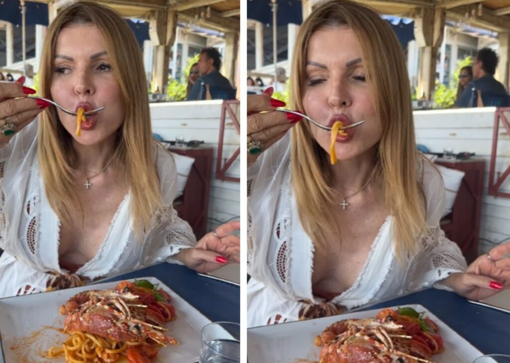 ''Mangio la pasta una volta al mese'': Rita Rusic provoca sul social mentre pranza con un piatto di spaghetti allo scoglio