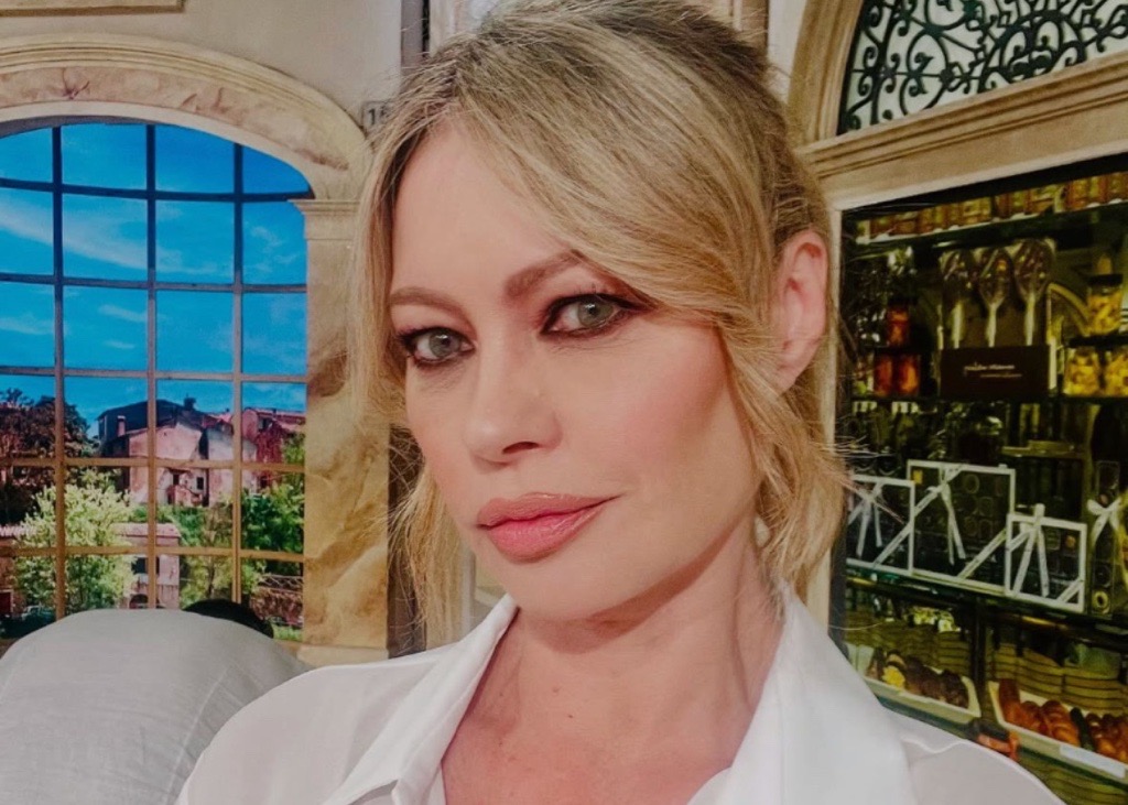 ''Aspetto dodici ore prima di mangiare di nuovo'': Anna Falchi rivela il segreto della sua forma a 53 anni ''Aspetto dodici ore prima di mangiare di nuovo'': Anna Falchi rivela il segreto della sua forma a 53 anni