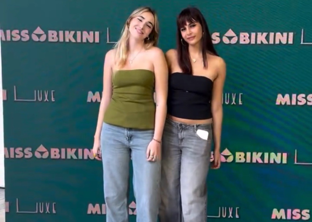 Le sorelle 20enni Matilde ed Eleonora Caressa, figlie di Benedetta Parodi e Fabio Caressa, insieme alla Milano Fashion Week: guarda