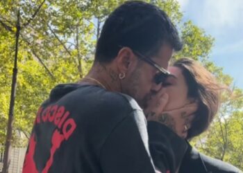 ''Sei inarrivabile, hai rapito per sempre il mio cuore'': Fabrizio Corona porta la compagna Sara Barbieri nella città più romantica del mondo per l'anniversario, la dedica