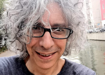 Gli hanno dato 2 anni di vita, ma il pianista Giovanni Allevi ''non ci crede'' e continua le infusioni: ''Ho scelto questa strada''