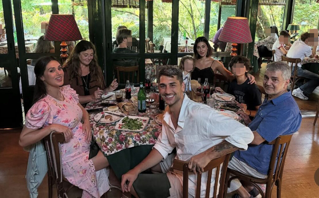 Belen e Cecilia Rodriguez si rivedono per la prima volta insieme dopo mesi al compleanno della maggiore, ma un dettaglio non sfugge: guarda Belen e Cecilia Rodriguez si rivedono per la prima volta insieme dopo mesi al compleanno della maggiore, ma un dettaglio non sfugge: guarda