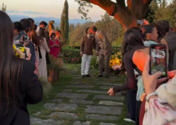 L’attore Luca Calvani ha sposato il compagno Alessandro: il video delle nozze