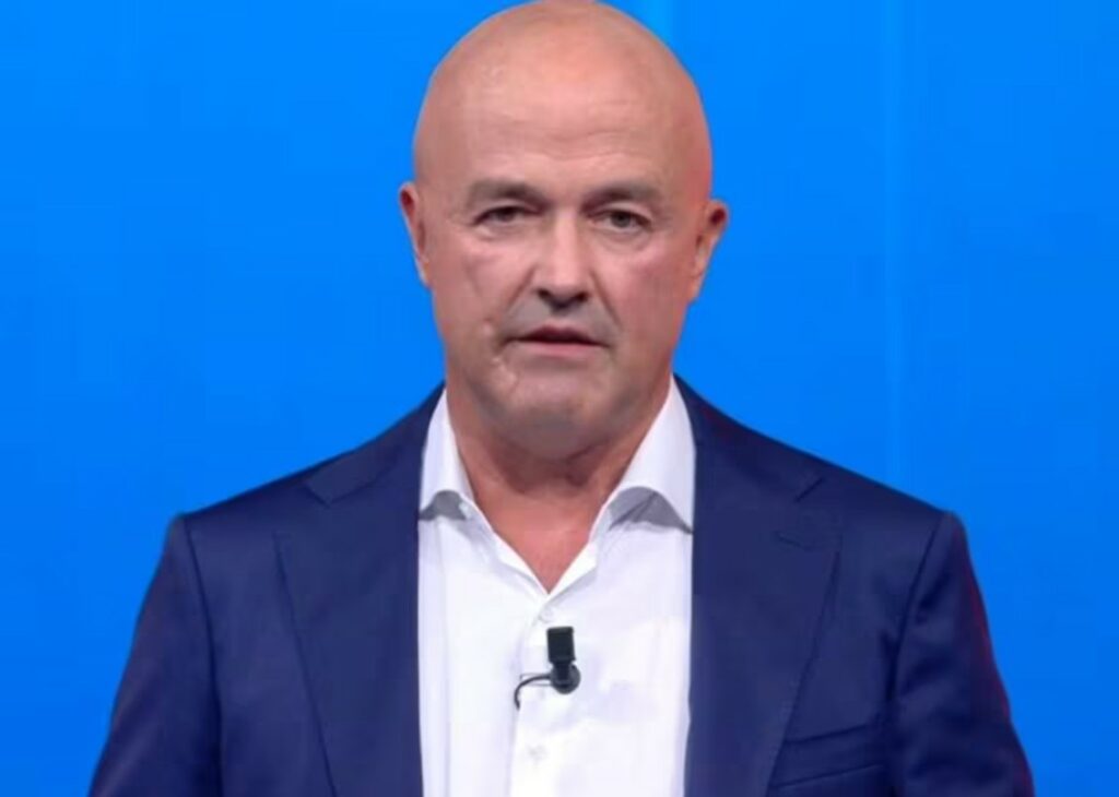 Dopo 17 anni addio per sempre a 'Pomeriggio 5': al suo posto ora c'è 'Dentro la notizia' con Gianluigi Nuzzi, immagini della prima puntata Dopo 17 anni addio per sempre a 'Pomeriggio 5': al suo posto ora c'è 'Dentro la notizia' con Gianluigi Nuzzi, immagini della prima puntata