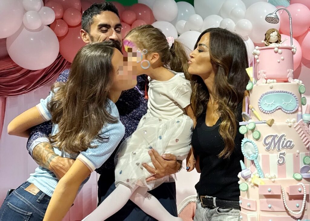 Giorgia Palmas e Filippo Magnini organizzano un mega party per i 5 anni della figlia Mia: scopri il tema della festa Giorgia Palmas e Filippo Magnini organizzano un mega party per i 5 anni della figlia Mia: scopri il tema della festa