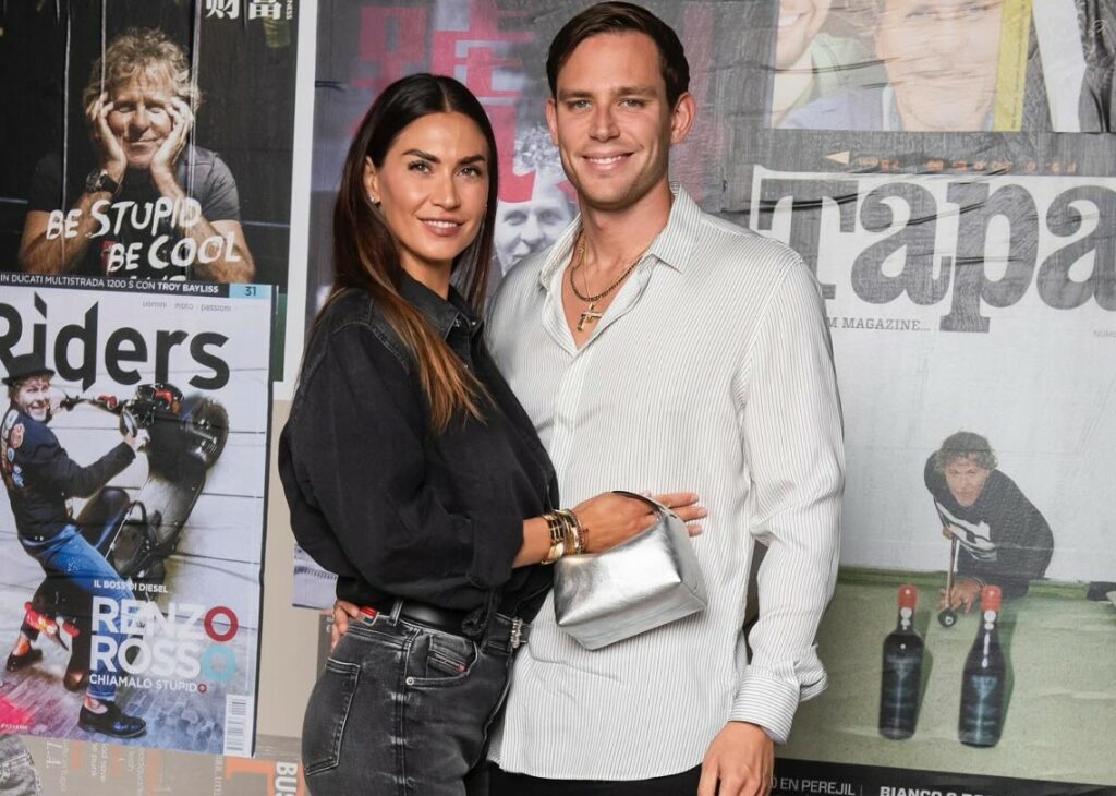 Melissa Satta, che si vocifera sia incinta, in super tiro col fidanzato Carlo Beretta alla festa per i 70 anni del fondatore di 'Diesel' Renzo Rosso: guarda Melissa Satta, che si vocifera sia incinta, in super tiro col fidanzato Carlo Beretta alla festa per i 70 anni del fondatore di 'Diesel' Renzo Rosso: guarda