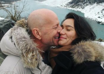 ''Una decisione difficile'': la moglie di Bruce Willis spiega perché l’attore è stato trasferito in una casa separata dal resto della famiglia