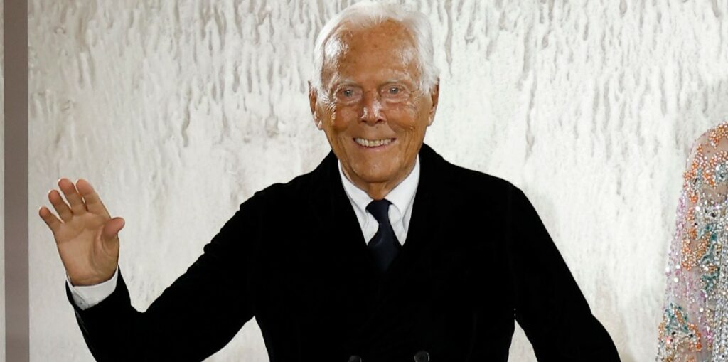 E' morto Giorgio Armani, l'annuncio: ''Si è spento serenamente circondato dai suoi cari, ha lavorato fino agli ultimi giorni'' E' morto Giorgio Armani, l'annuncio: ''Si è spento serenamente circondato dai suoi cari, ha lavorato fino agli ultimi giorni''
