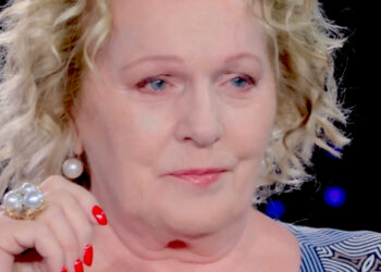 ''A Magalli darei una sberla'': Katia Ricciarelli in lacrime in tv contro il conduttore, poi rivela dell’investigatore privato