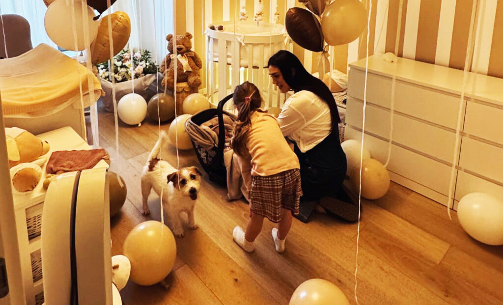 Cecilia Rodriguez e Ignazio Moser tornano a casa con Clarita: la prima foto nella cameretta, c’è anche la cuginetta Luna, figlia di Belen, guarda Cecilia Rodriguez e Ignazio Moser tornano a casa con Clarita: la prima foto nella cameretta, c’è anche la cuginetta Luna, figlia di Belen, guarda