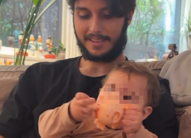 Carlos Corona coccola il fratellino Thiago Carlos Corona coccola il fratellino Thiago