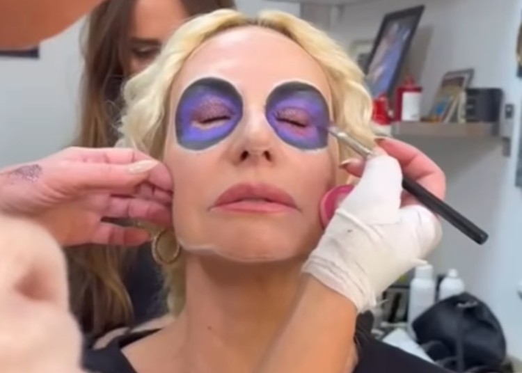 Antonella Clerici mostra la sua trasformazione per Halloween