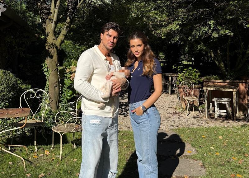 Andrea Damante papà felice tra le pause del tour Andrea Damante papà felice tra le pause del tour