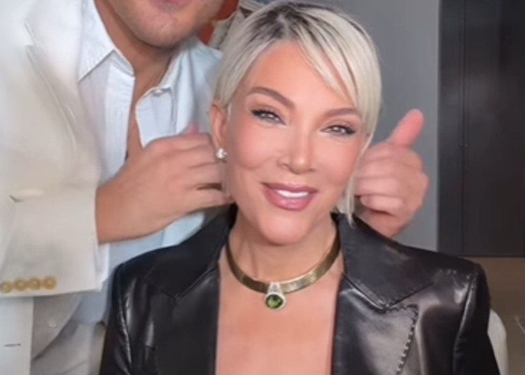 Kris Jenner sfoggia il nuovo look: eccola bionda