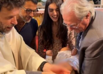 Fabrizio Corona e Sara Barbieri battezzano il figlio Thiago a Milano