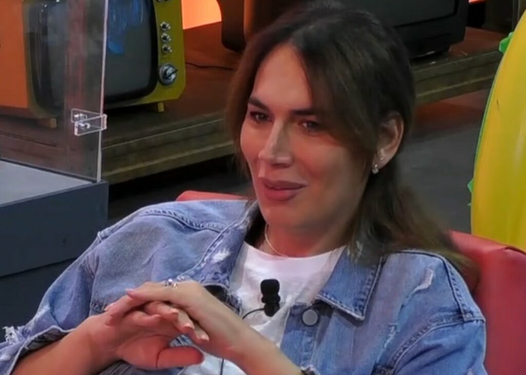 ''Ho vissuto due vite'': al GF Ivana Castorina, classe 1989, svela di essere una donna trans ''Ho vissuto due vite'': al GF Ivana Castorina, classe 1989, svela di essere una donna trans