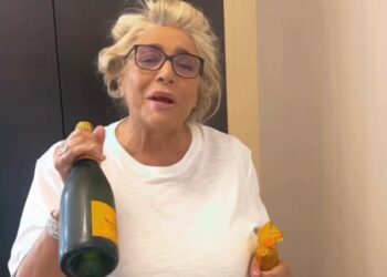 Mara Venier compie 75 anni: la sorpresa per lei in camerino a Che Tempo Che Fa, guarda