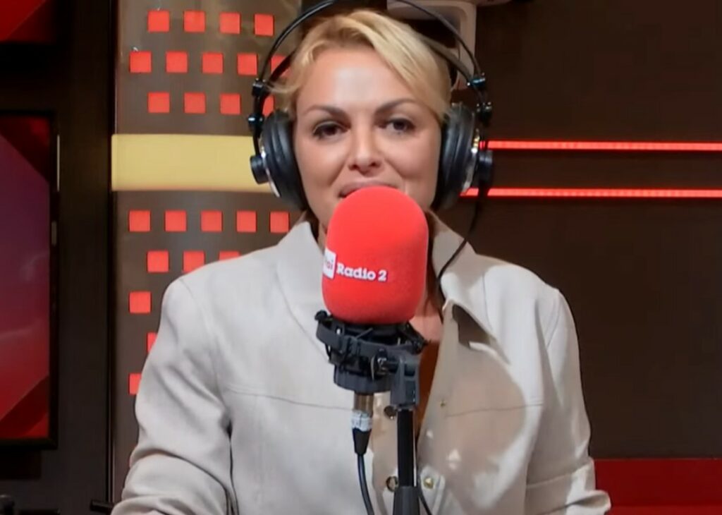 ''Spiavo il cellulare di Berlusconi''; Francesca Pascale lo confessa e rivela anche altro del rapporto con Silvio, le sue parole ''Spiavo il cellulare di Berlusconi''; Francesca Pascale lo confessa e rivela anche altro del rapporto con Silvio, le sue parole