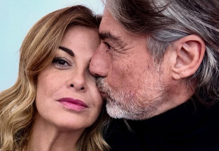 ''Ho detto subito di sì'': Vanessa Incontrada si sposa! Annuncia le nozze dopo il ritorno di fiamma con Laurini: dove e quando ''Ho detto subito di sì'': Vanessa Incontrada si sposa! Annuncia le nozze dopo il ritorno di fiamma con Laurini: dove e quando