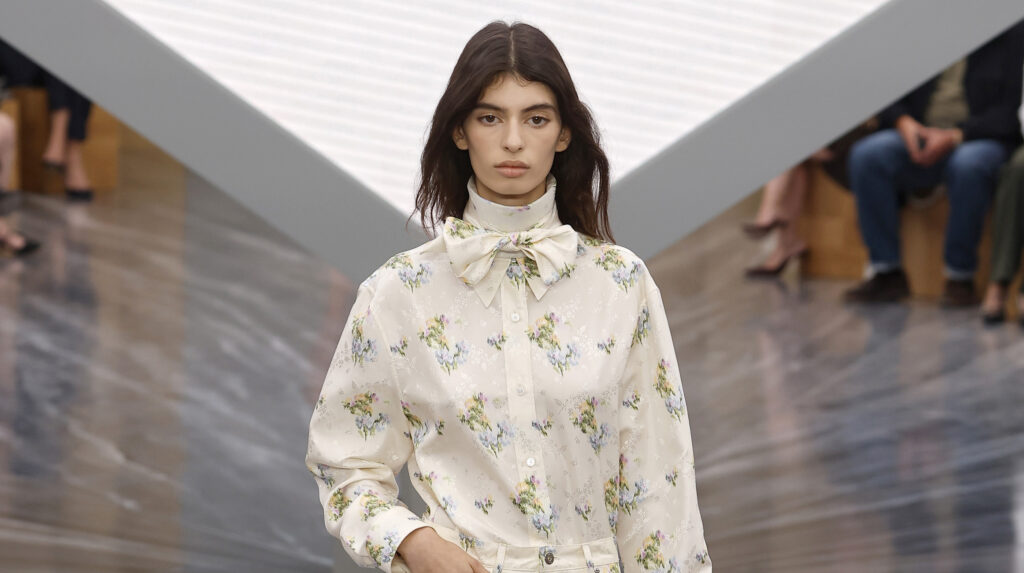 La figlia 18enne di Bianca Balti, Matilde Lucidi, debutta come modella ad altissimo livello alla Parigi Fashion Week: in passerella per Dior! Foto