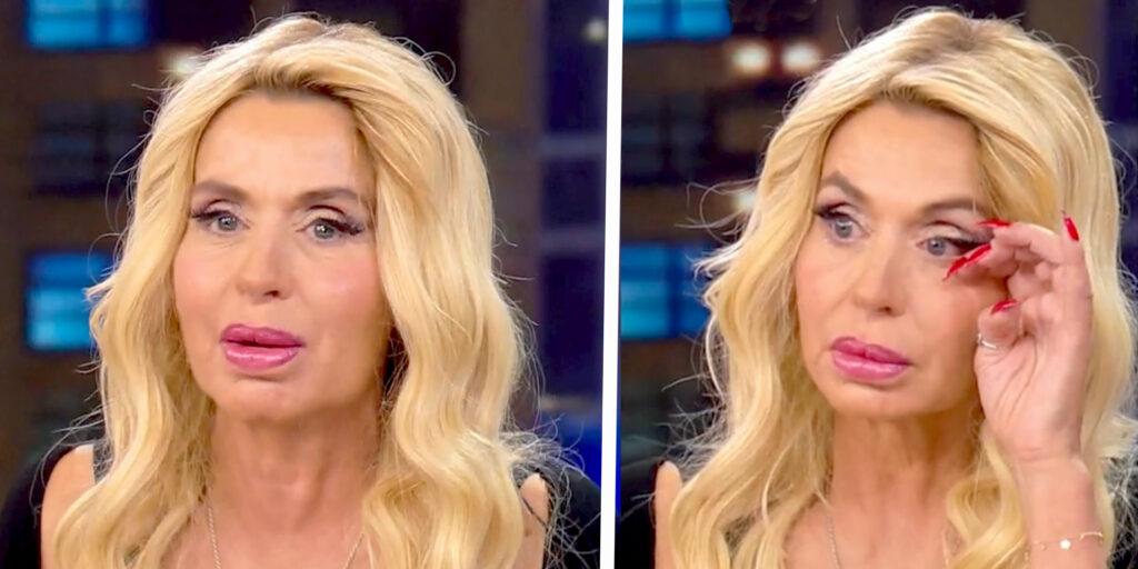 Valeria Marini provata e con le lacrime agli occhi fa un appello alla madre in tv Valeria Marini provata e con le lacrime agli occhi fa un appello alla madre in tv
