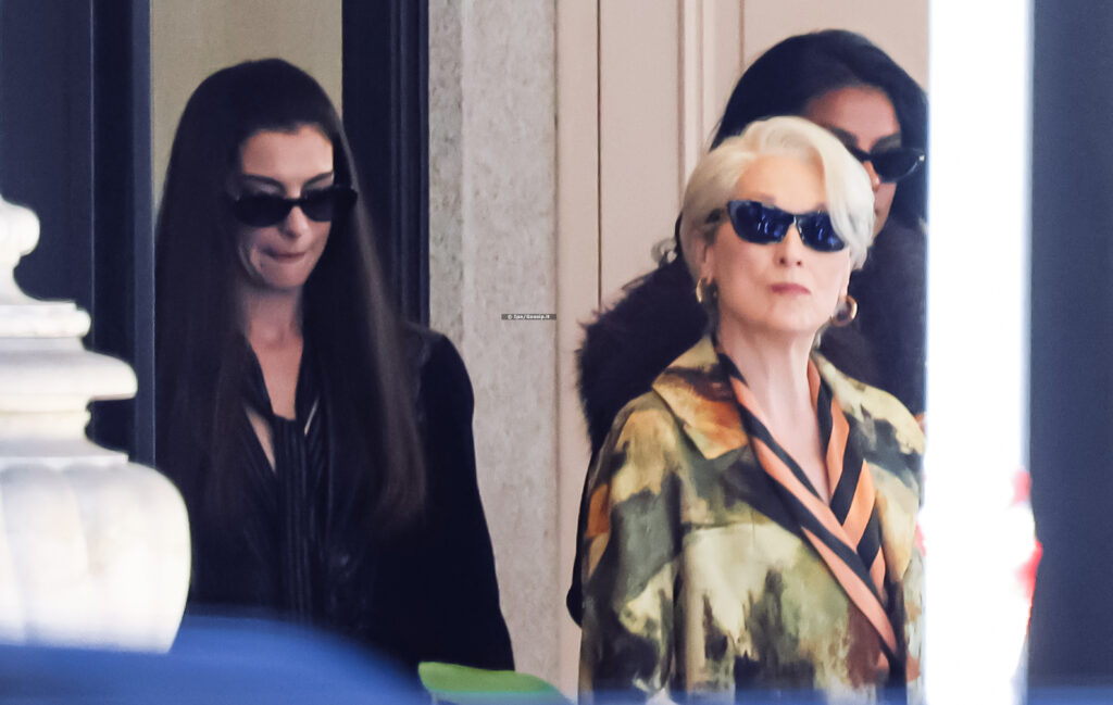 'Il Diavolo veste Prada 2', prime foto dal set a Milano con Anne Hathaway e Meryl Streep: guarda