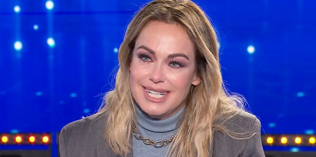 ''Vorrei ricominciare dall'inizio il mio essere madre'': Sonia Bruganelli in lacrime in tv confessa il suo rimpianto