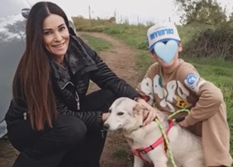 Manuela Arcuri ha adottato un altro cane da un rifugio