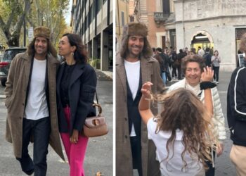 Caterina Balivo con il marito e la suocera nel centro di Roma