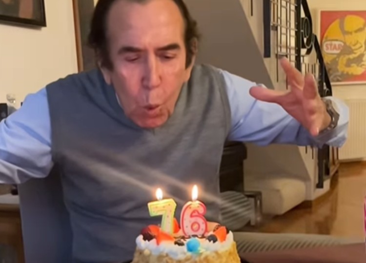 Giucas Casella compie 76 anni e festeggia in famiglia Giucas Casella compie 76 anni e festeggia in famiglia