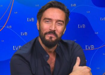 ''Volevamo una  femminuccia'': Alex Belli parla del bebè in arrivo e svela anche la lista dei possibili nomi