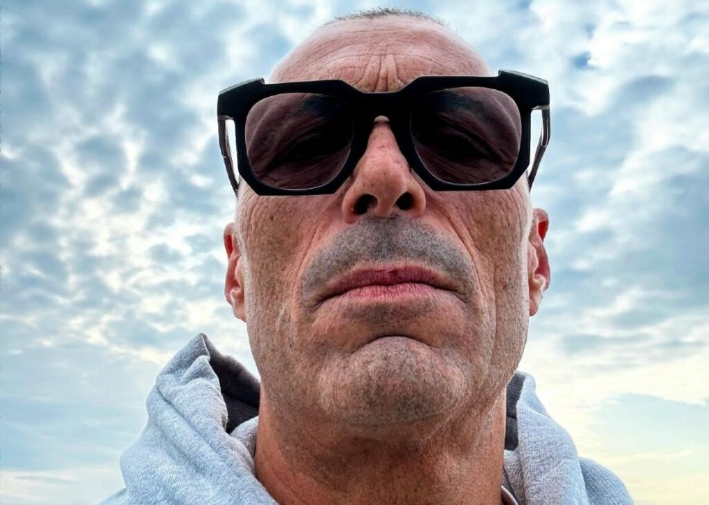 Lo spiava a casa con una telecamera: l’ex compagna di Alex Britti condannata Lo spiava a casa con una telecamera: l’ex compagna di Alex Britti condannata