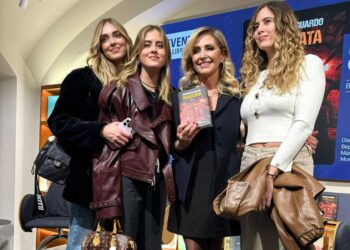 Le sorelle Ferragni si riuniscono e fanno il tifo per mamma Marina Di Guardo