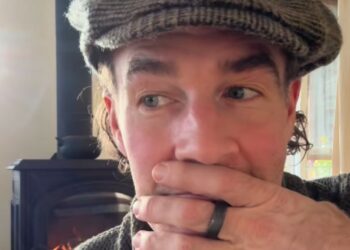 James Van Der Beek  per pagare le cure contro il cancro mette in vendita i cimeli di Dawson's Creek