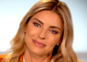 ''Mi sono sentita tirare addosso m…'': Martina Colombari parla commossa delle maldicenze sulla sua famiglia per le vicende del figlio Achille ''Mi sono sentita tirare addosso m…'': Martina Colombari parla commossa delle maldicenze sulla sua famiglia per le vicende del figlio Achille